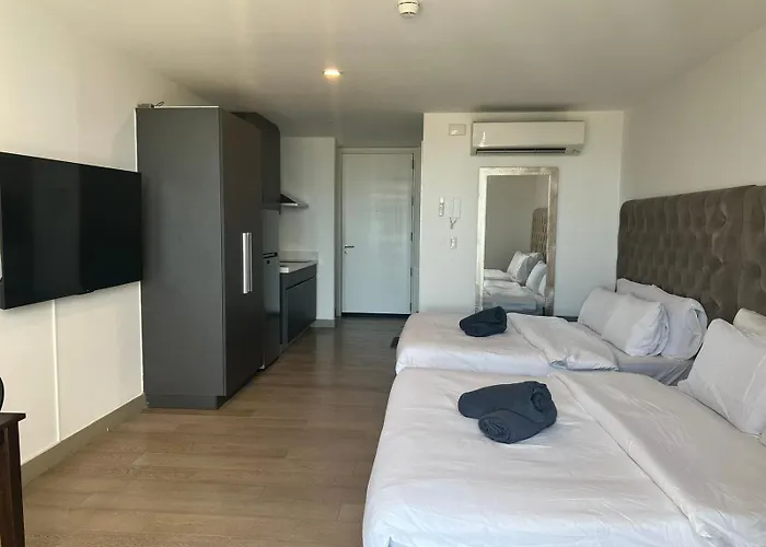 Century Spire Residences By Season Staycation 酒店 马尼拉